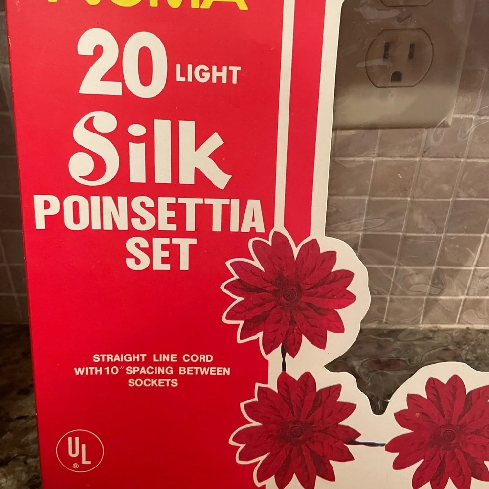 Vintage Christmas poinsettia lights NOMA silk 20 light Set